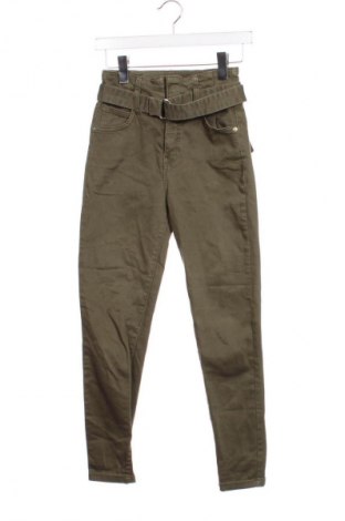 Дамски дънки Bershka, Размер XS, Цвят Зелен, Цена 6,64 €