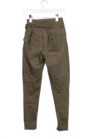 Дамски дънки Bershka, Размер XS, Цвят Зелен, Цена 6,64 €