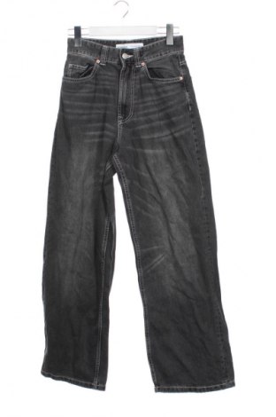 Dámské džíny  Bershka, Velikost XS, Barva Šedá, Cena  259,00 Kč