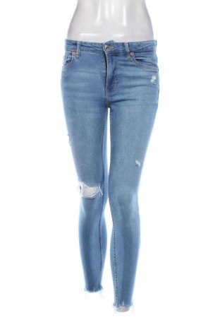 Γυναικείο Τζίν Bershka, Μέγεθος S, Χρώμα Μπλέ, Τιμή 13,99 €