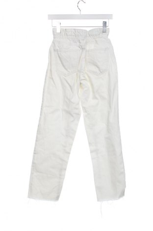 Dámské džíny  Bershka, Velikost XS, Barva Bílá, Cena  429,00 Kč