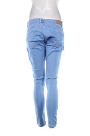 Γυναικείο Τζίν Bershka, Μέγεθος L, Χρώμα Μπλέ, Τιμή 15,00 €