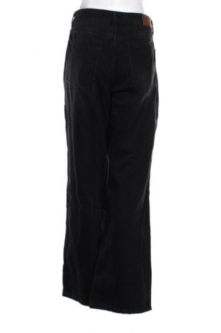 Dámské džíny  Bershka, Velikost L, Barva Černá, Cena  559,00 Kč