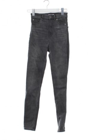 Damskie jeansy Pull&Bear, Rozmiar XXS, Kolor Szary, Cena 79,99 zł