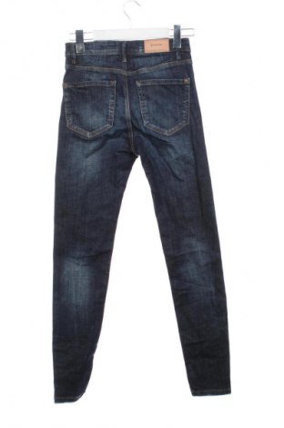 Damskie jeansy Stradivarius, Rozmiar XXS, Kolor Niebieski, Cena 9,99 zł