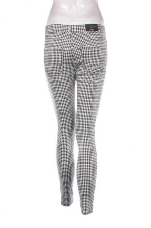 Γυναικείο Τζίν Stradivarius, Μέγεθος S, Χρώμα Πολύχρωμο, Τιμή 13,99 €