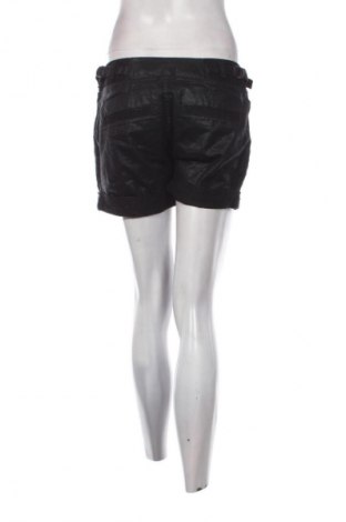 Dámské kraťasy  Diesel, Velikost L, Barva Černá, Cena  699,00 Kč