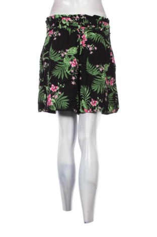 Дамски къс панталон Editor's Cut, Размер L, Цвят Многоцветен, Цена 11,24 €