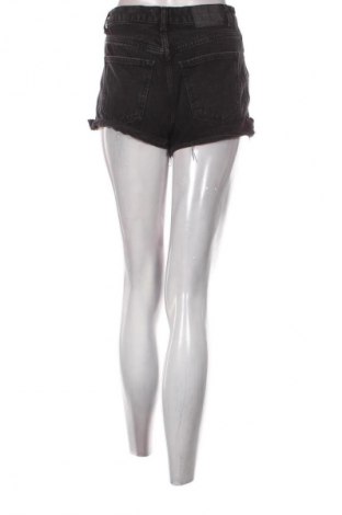 Damskie szorty Pull&Bear, Rozmiar S, Kolor Czarny, Cena 37,99 zł