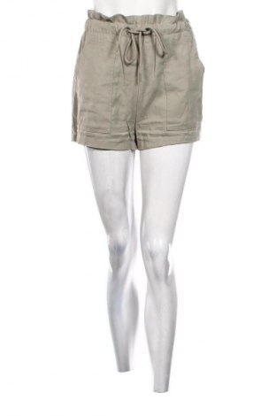 Дамски къс панталон Pull&Bear, Размер S, Цвят Зелен, Цена 8,18 €