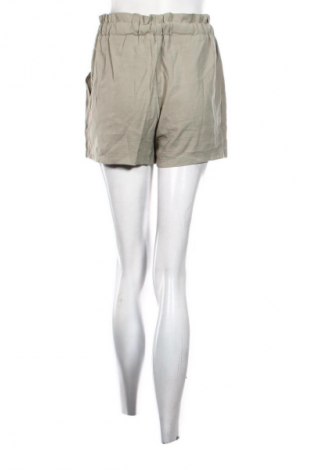 Дамски къс панталон Pull&Bear, Размер S, Цвят Зелен, Цена 8,18 €