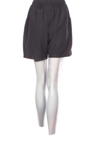 Női rövidnadrág Reece, Méret M, Szín Fekete, Ár 2 209 Ft