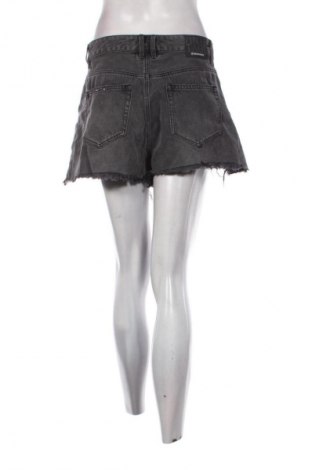 Pantaloni scurți de femei Stradivarius, Mărime M, Culoare Gri, Preț 52,99 Lei