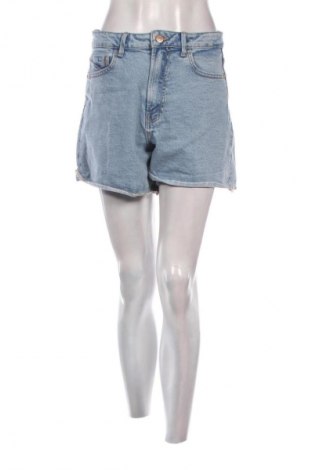 Γυναικείο κοντό παντελόνι Stradivarius, Μέγεθος M, Χρώμα Μπλέ, Τιμή 7,99 €