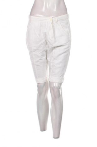 Γυναικείο κοντό παντελόνι Pull&Bear, Μέγεθος M, Χρώμα Λευκό, Τιμή 10,00 €