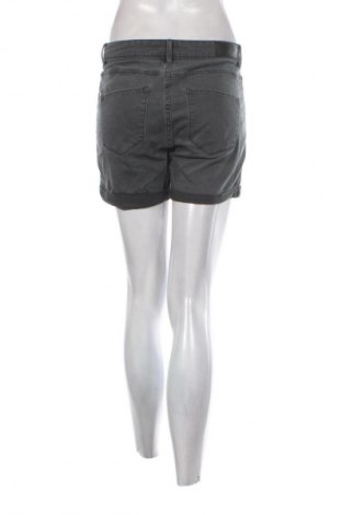 Дамски къс панталон Vero Moda, Размер M, Цвят Сив, Цена 6,64 €