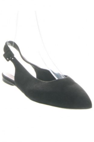 Obuwie damskie Tamaris, Rozmiar 38, Kolor Czarny, Cena 310,79 zł