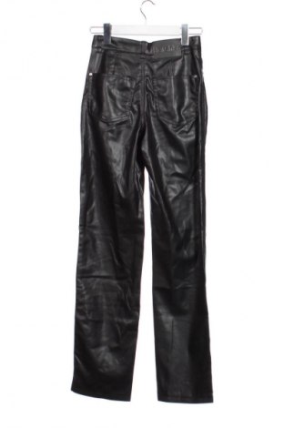 Γυναικείο παντελόνι Bershka, Μέγεθος XS, Χρώμα Μαύρο, Τιμή 8,99 €