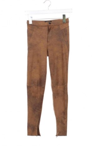 Damskie spodnie Bershka, Rozmiar XXS, Kolor Brązowy, Cena 80,38 zł