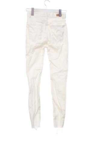 Női nadrág Pull&Bear, Méret XS, Szín Fehér, Ár 3 339 Ft