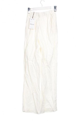 Γυναικείο παντελόνι Stradivarius, Μέγεθος XS, Χρώμα Λευκό, Τιμή 16,99 €