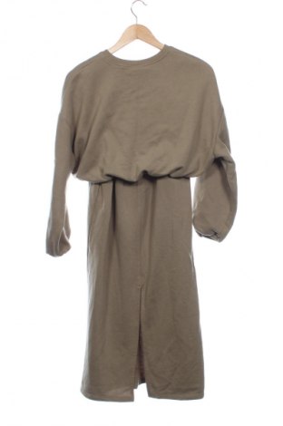 Γυναικείο αθλητικό σύνολο Pull&Bear, Μέγεθος S, Χρώμα Πράσινο, Τιμή 35,00 €