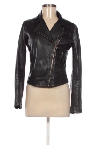 Γυναικείο δερμάτινο μπουφάν Stradivarius, Μέγεθος S, Χρώμα Μαύρο, Τιμή 44,99 €