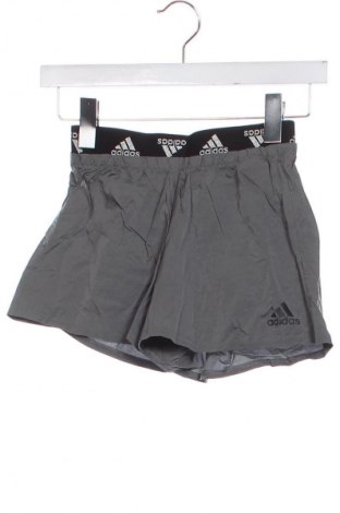 Kinder Shorts Adidas, Größe 8-9y/ 134-140 cm, Farbe Grau, Preis 17,99 €