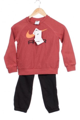 Dětský komplet  Nike, Velikost 4-5y/ 110-116 cm, Barva Vícebarevné, Cena  1 169,00 Kč