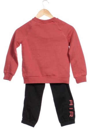 Dětský komplet  Nike, Velikost 4-5y/ 110-116 cm, Barva Vícebarevné, Cena  1 169,00 Kč