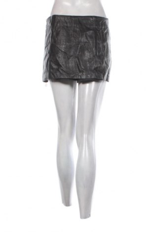 Кожена пола Stradivarius, Размер M, Цвят Черен, Цена 13,80 €