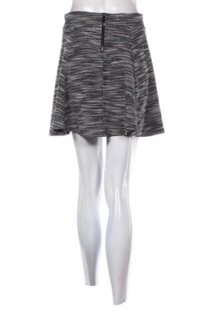 Пола Amisu, Размер S, Цвят Многоцветен, Цена 9,78 €