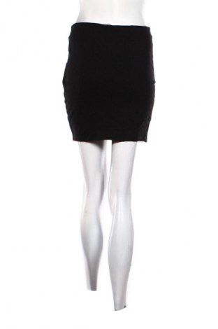 Пола Gina Tricot, Размер M, Цвят Черен, Цена 2,04 €