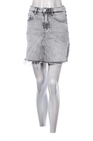Szoknya Guess, Méret M, Szín Szürke, Ár 19 499 Ft