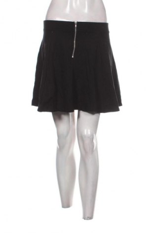 Пола H&M Divided, Размер M, Цвят Черен, Цена 2,04 €