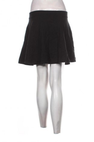 Пола H&M Divided, Размер M, Цвят Черен, Цена 2,04 €