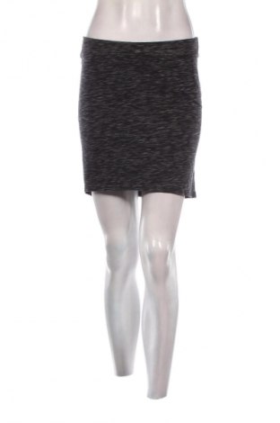 Пола H&M Divided, Размер M, Цвят Многоцветен, Цена 3,57 €