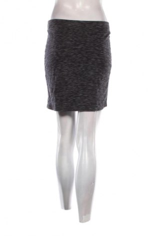 Пола H&M Divided, Размер M, Цвят Многоцветен, Цена 3,57 €