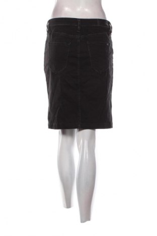 Пола Hilfiger Denim, Размер M, Цвят Черен, Цена 42,43 €