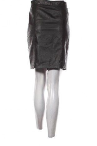 Пола Unbranded, Размер S, Цвят Черен, Цена 5,11 €