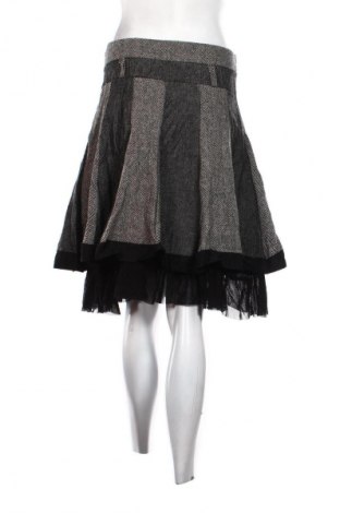 Пола Zuiki, Размер M, Цвят Многоцветен, Цена 2,04 €