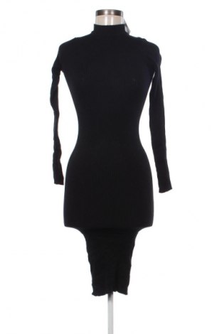 Рокля Bershka, Размер S, Цвят Черен, Цена 7,66 €