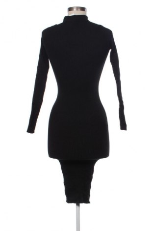 Рокля Bershka, Размер S, Цвят Черен, Цена 7,66 €
