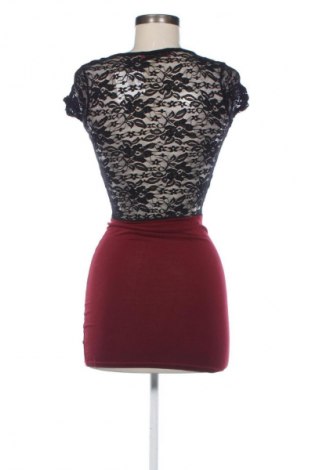 Šaty  Boohoo, Velikost XS, Barva Červená, Cena  567,00 Kč