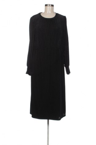 Ruha Christian Berg, Méret M, Szín Fekete, Ár 9 819 Ft