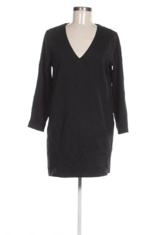 Sukienka Goldenpoint, Rozmiar M, Kolor Czarny, Cena 36,99 zł