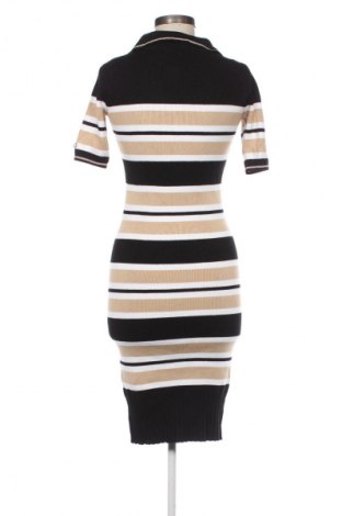 Рокля Guess, Размер S, Цвят Многоцветен, Цена 33,23 €