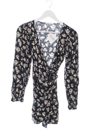 Šaty  Pull&Bear, Velikost XS, Barva Vícebarevné, Cena  519,00 Kč