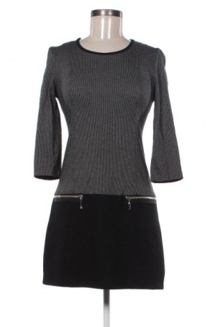 Šaty  Rinascimento, Velikost M, Barva Vícebarevné, Cena  459,00 Kč