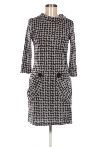 Šaty  b.p. Collections, Velikost M, Barva Vícebarevné, Cena  229,00 Kč